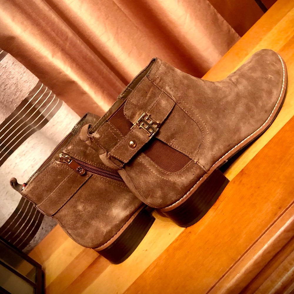 SOLD🔴 TOMMY Hilfiger brown or tan genuine leather (suede) booties size 9.5 - Picture 12 of 12